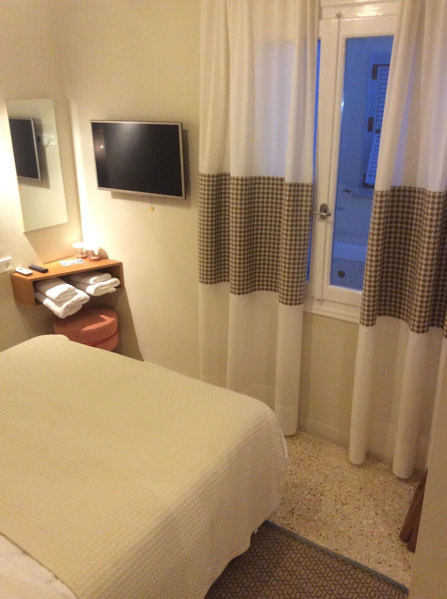 Athena Hotel 4*